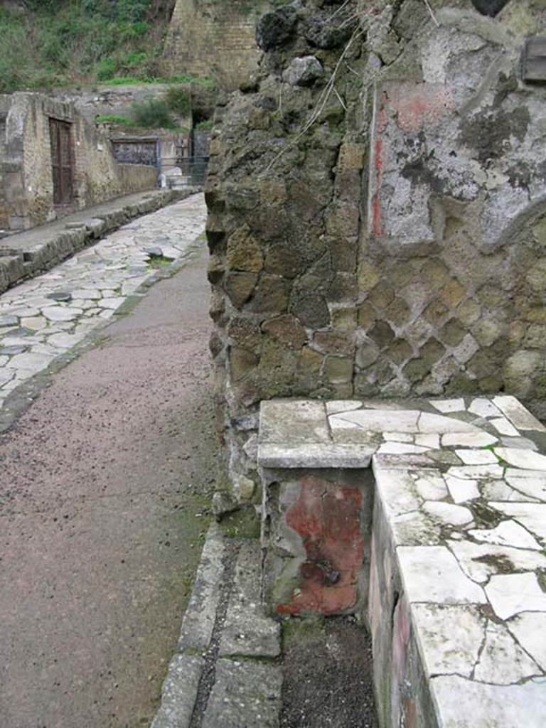 Ins Or II. 13, Herculaneum. December 2004. Looking towards north end of counter.
Photo courtesy of Nicolas Monteix.